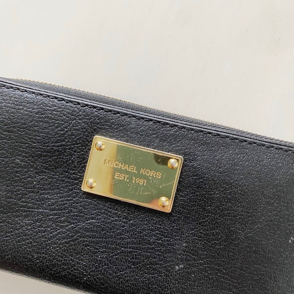 Michael Kors Wallet - Picture 3 of 5